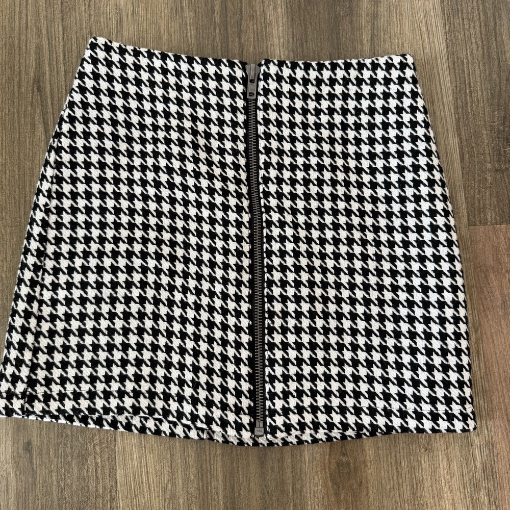 Versona Black and White Houndstooth Mini Skirt